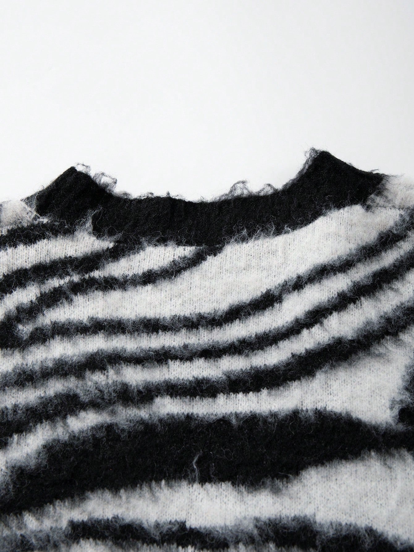 ANDREILEE BLACK AND WHITE INK-SPLASH ART PULLOVER SWEATER