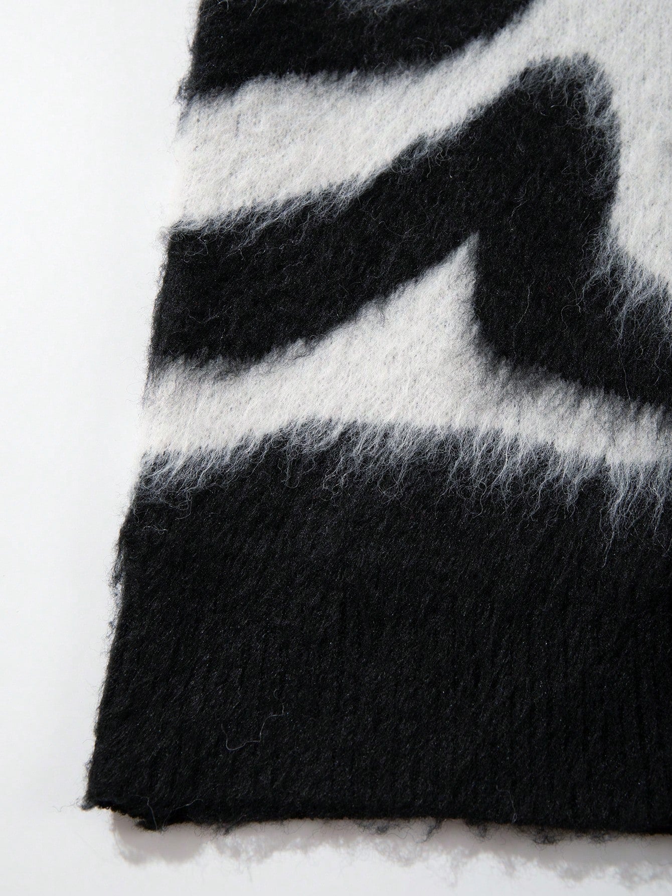 ANDREILEE BLACK AND WHITE INK-SPLASH ART PULLOVER SWEATER
