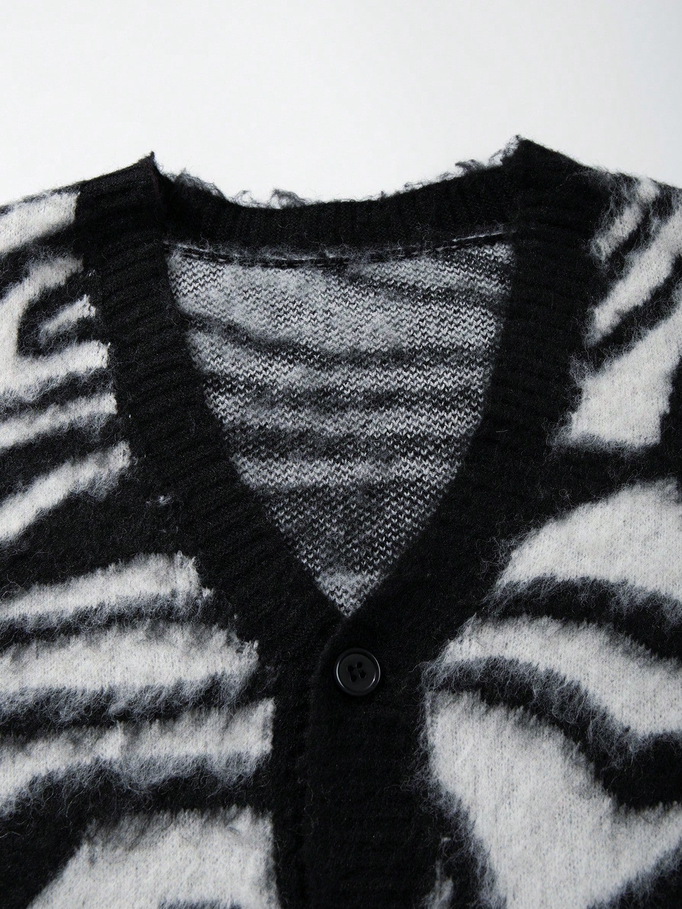 ANDREILEE BLACK AND WHITE INK-SPLASH ART PULLOVER SWEATER