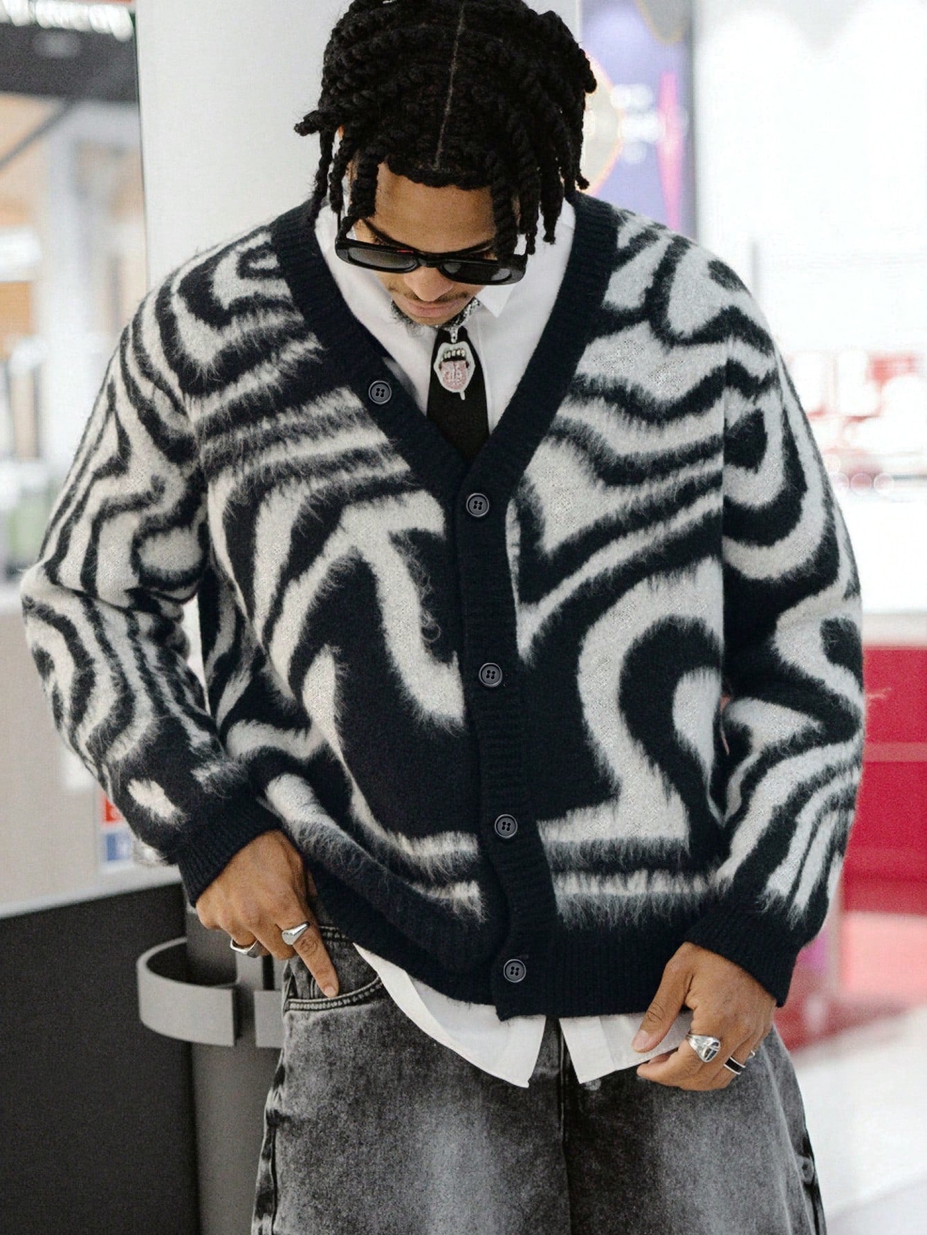 ANDREILEE BLACK AND WHITE INK-SPLASH ART PULLOVER SWEATER