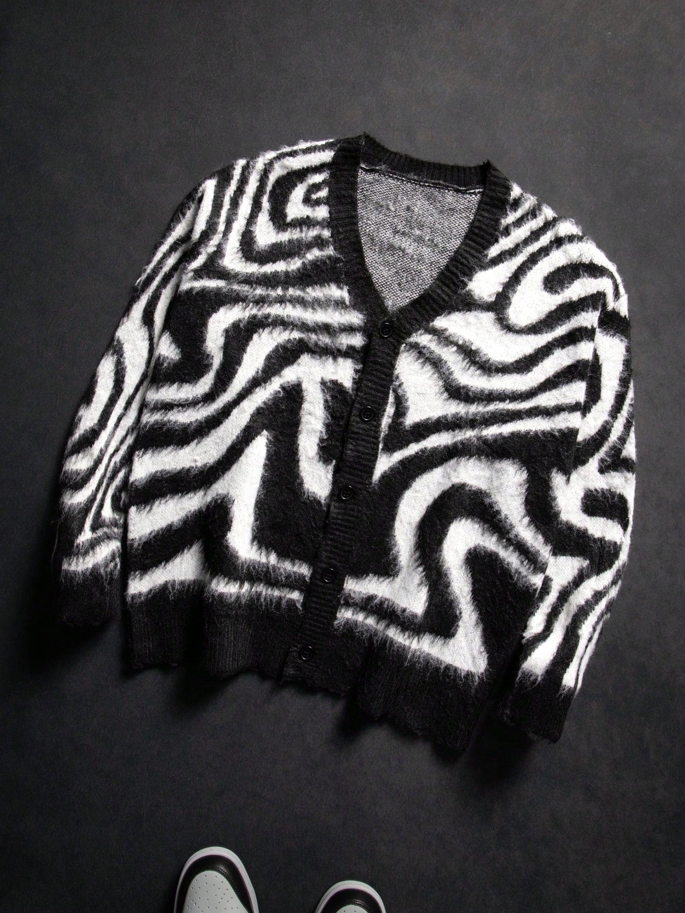 ANDREILEE BLACK AND WHITE INK-SPLASH ART PULLOVER SWEATER