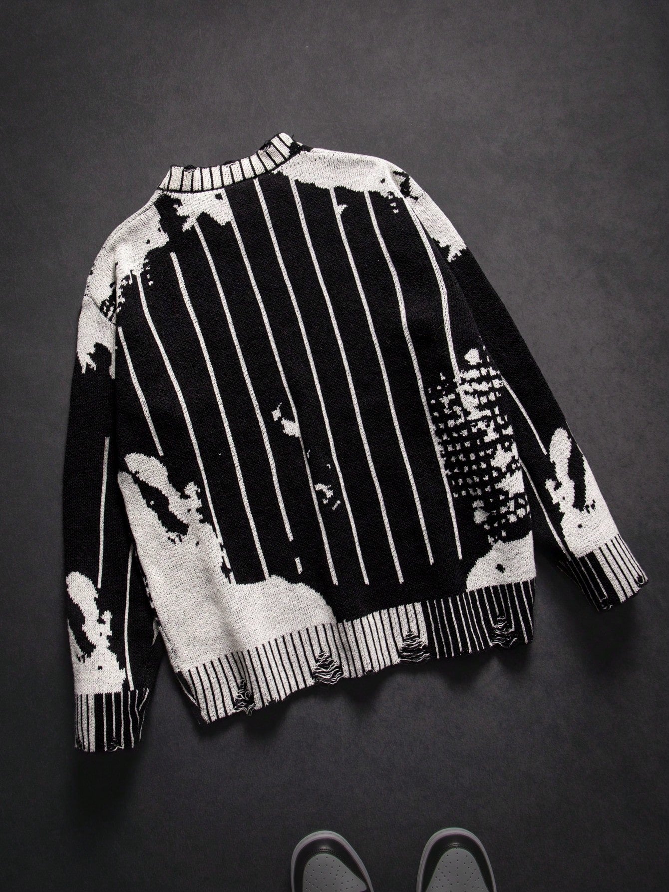 ANDREILEE CREWNECK SWEATER WITH VERTICAL STRIPE ENGLISH LETTER PATTERN