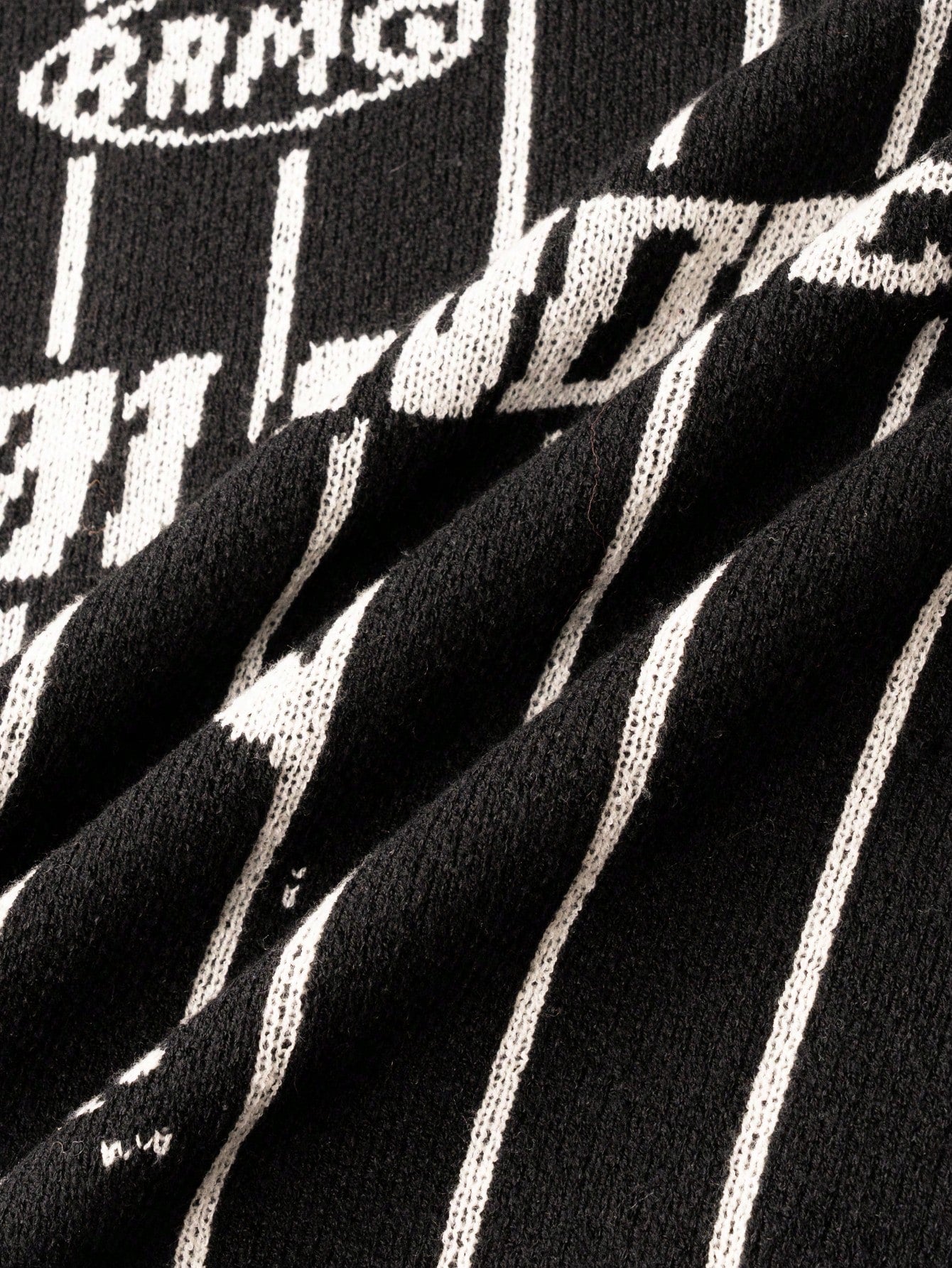 ANDREILEE CREWNECK SWEATER WITH VERTICAL STRIPE ENGLISH LETTER PATTERN