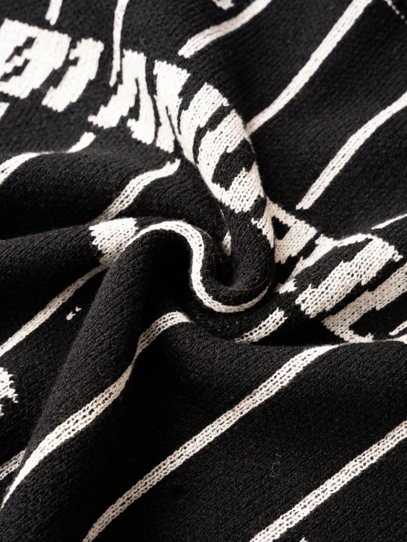 ANDREILEE CREWNECK SWEATER WITH VERTICAL STRIPE ENGLISH LETTER PATTERN