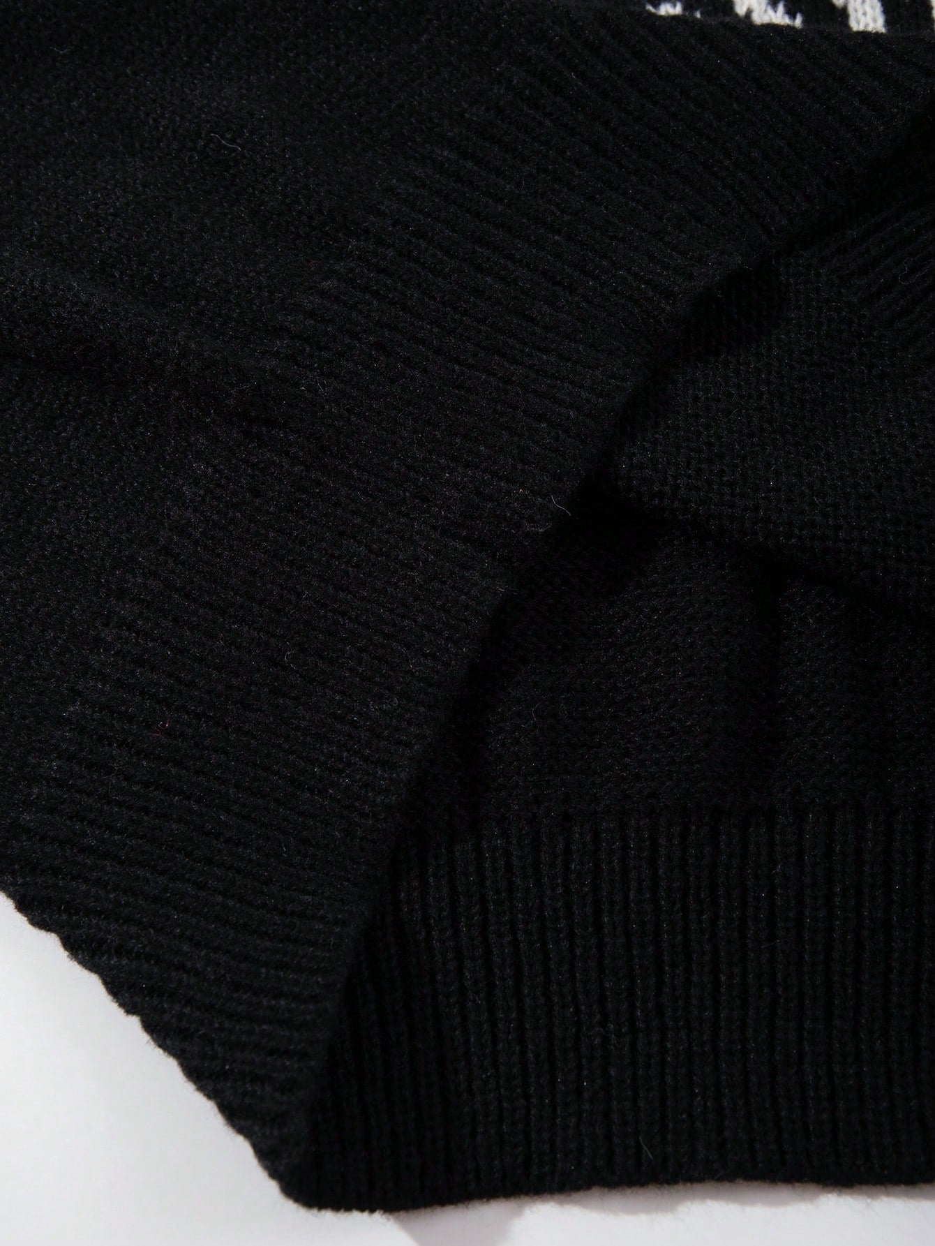 ANDREILEE SKULL LETTER PRINT PULLOVER SWEATER