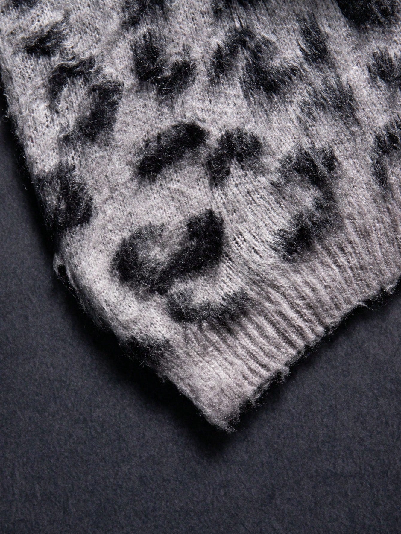 ANDREILEE VINTAGE LEOPARD PRINT CARDIGAN SWEATER