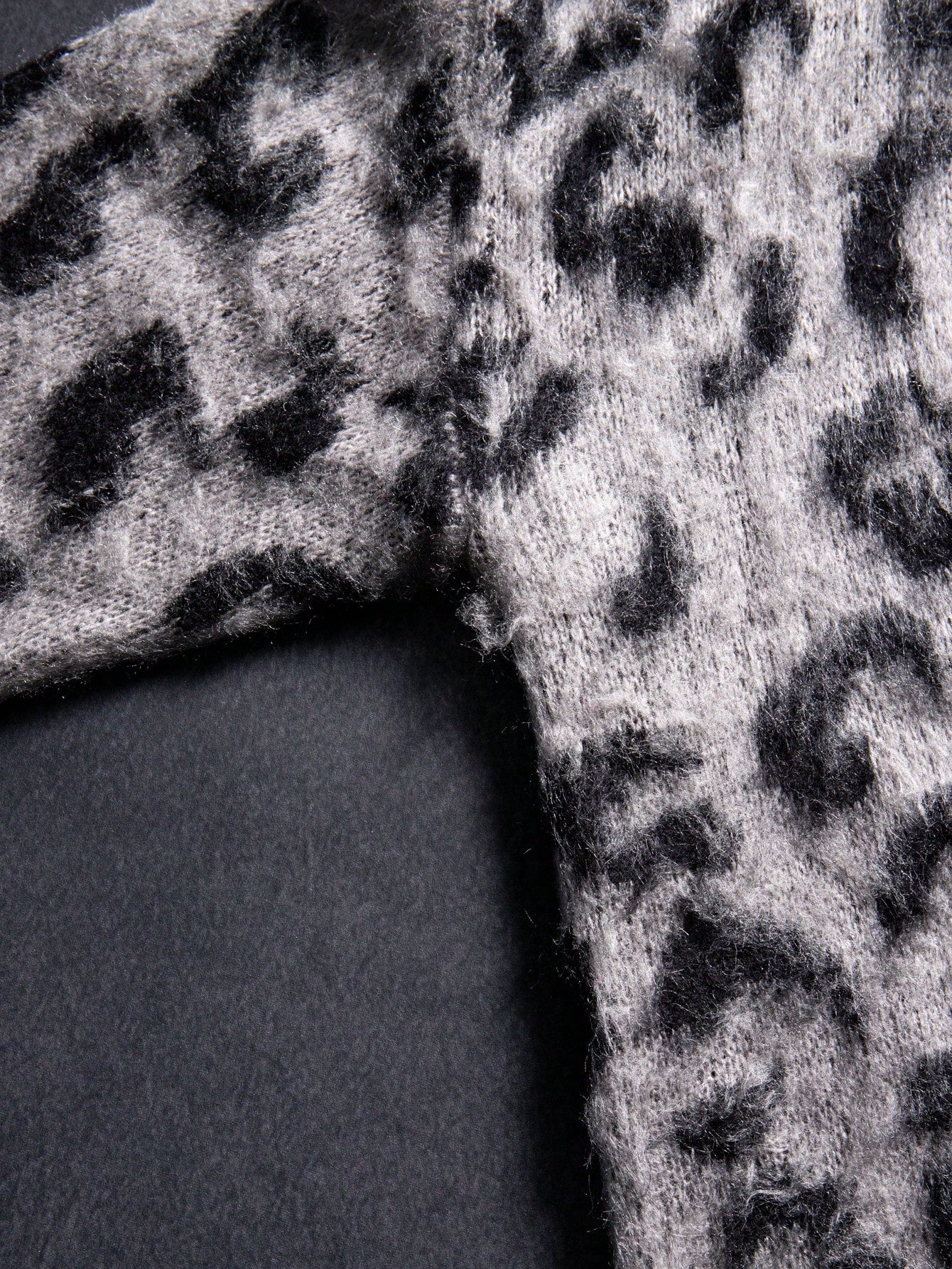 ANDREILEE VINTAGE LEOPARD PRINT CARDIGAN SWEATER