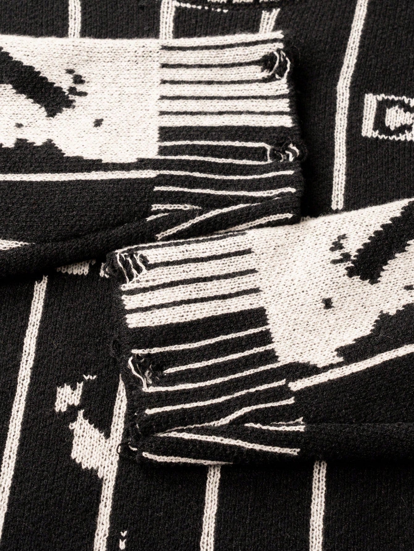 ANDREILEE CREWNECK SWEATER WITH VERTICAL STRIPE ENGLISH LETTER PATTERN