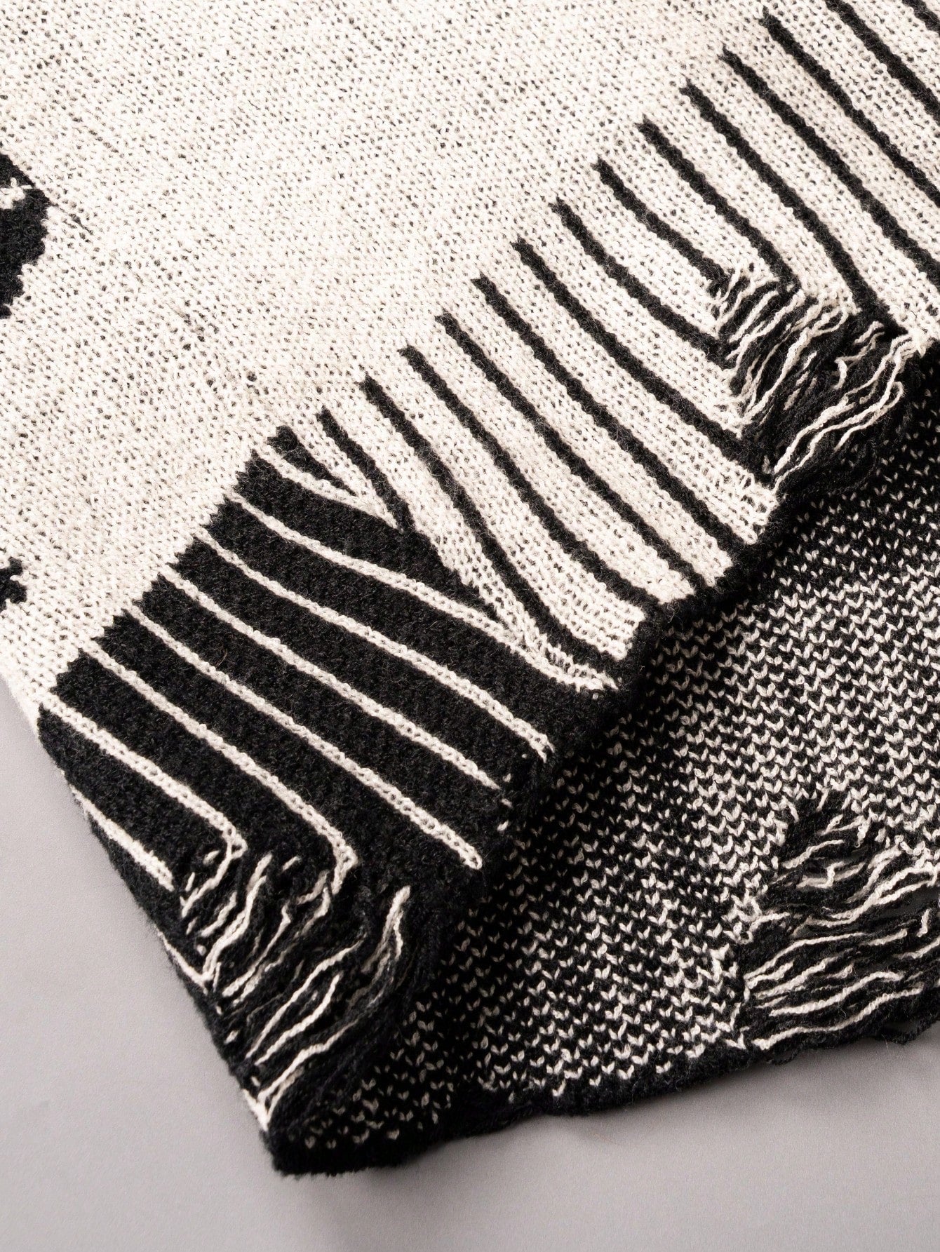 ANDREILEE CREWNECK SWEATER WITH VERTICAL STRIPE ENGLISH LETTER PATTERN