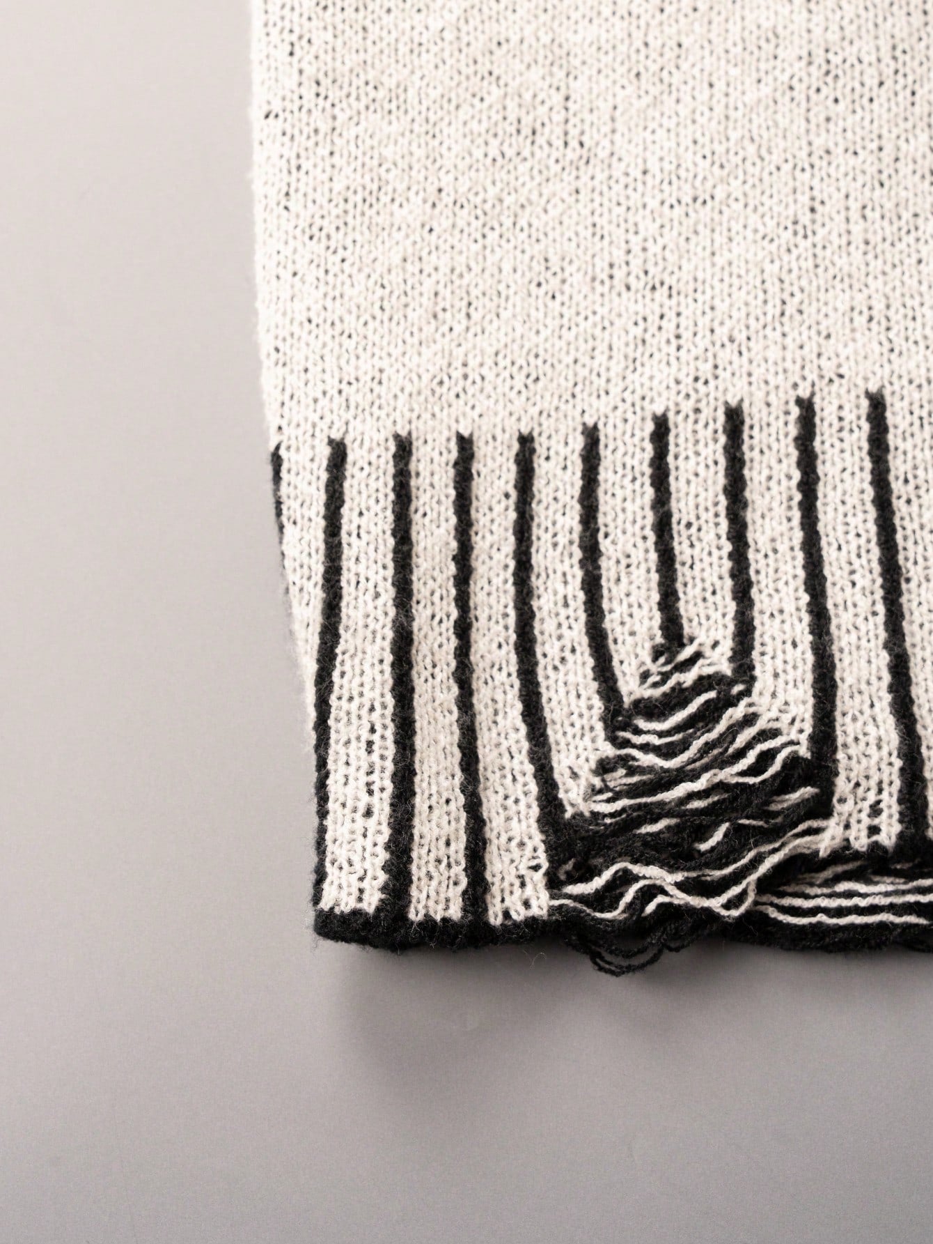 ANDREILEE CREWNECK SWEATER WITH VERTICAL STRIPE ENGLISH LETTER PATTERN