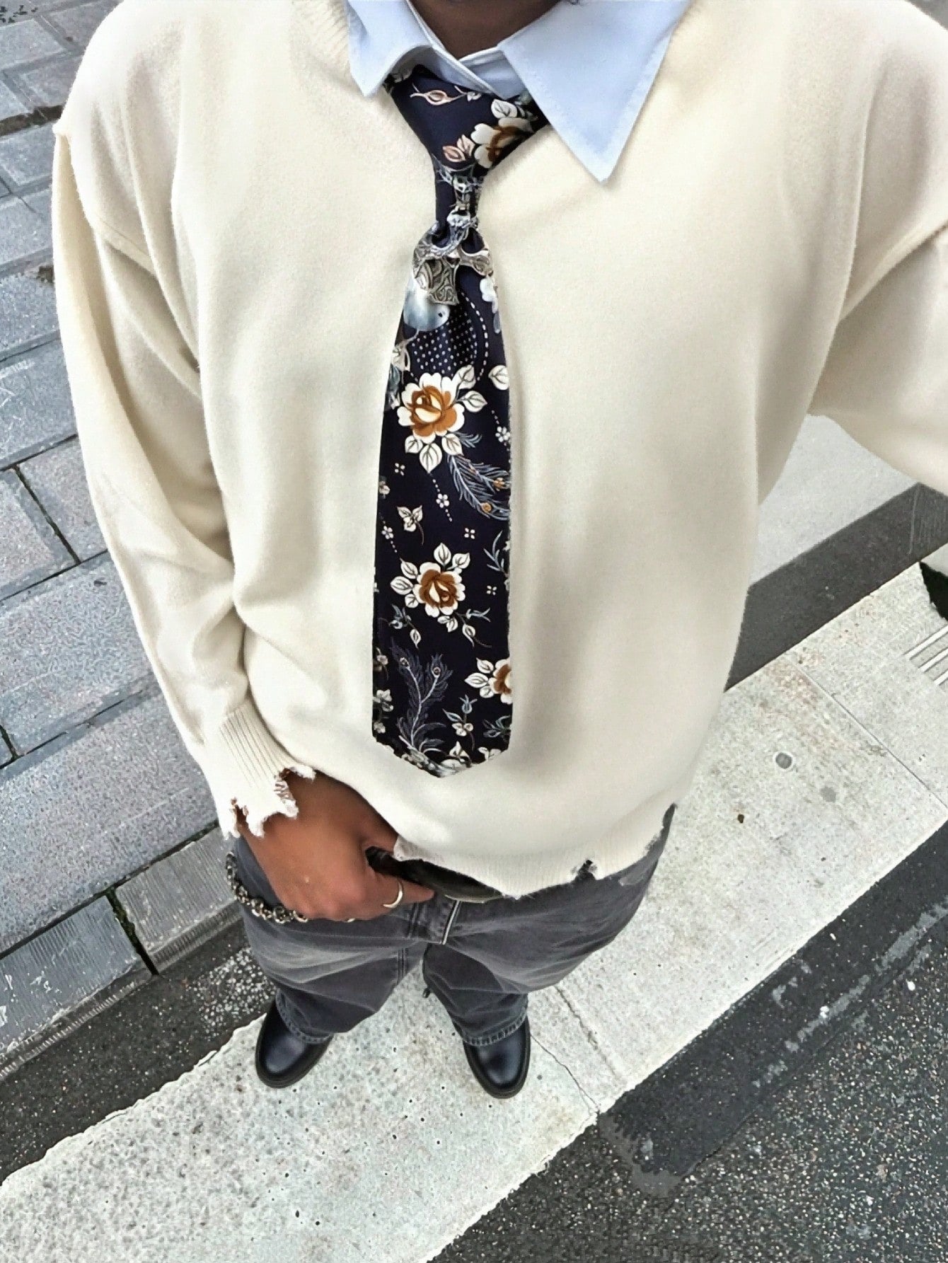 ANDREILEE FRINGED AND WORN-OUT PULLOVER SWEATER