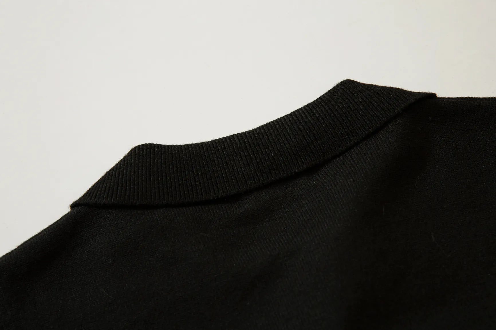 Bowknot Asymmetrical Knit Tops: Niche Design