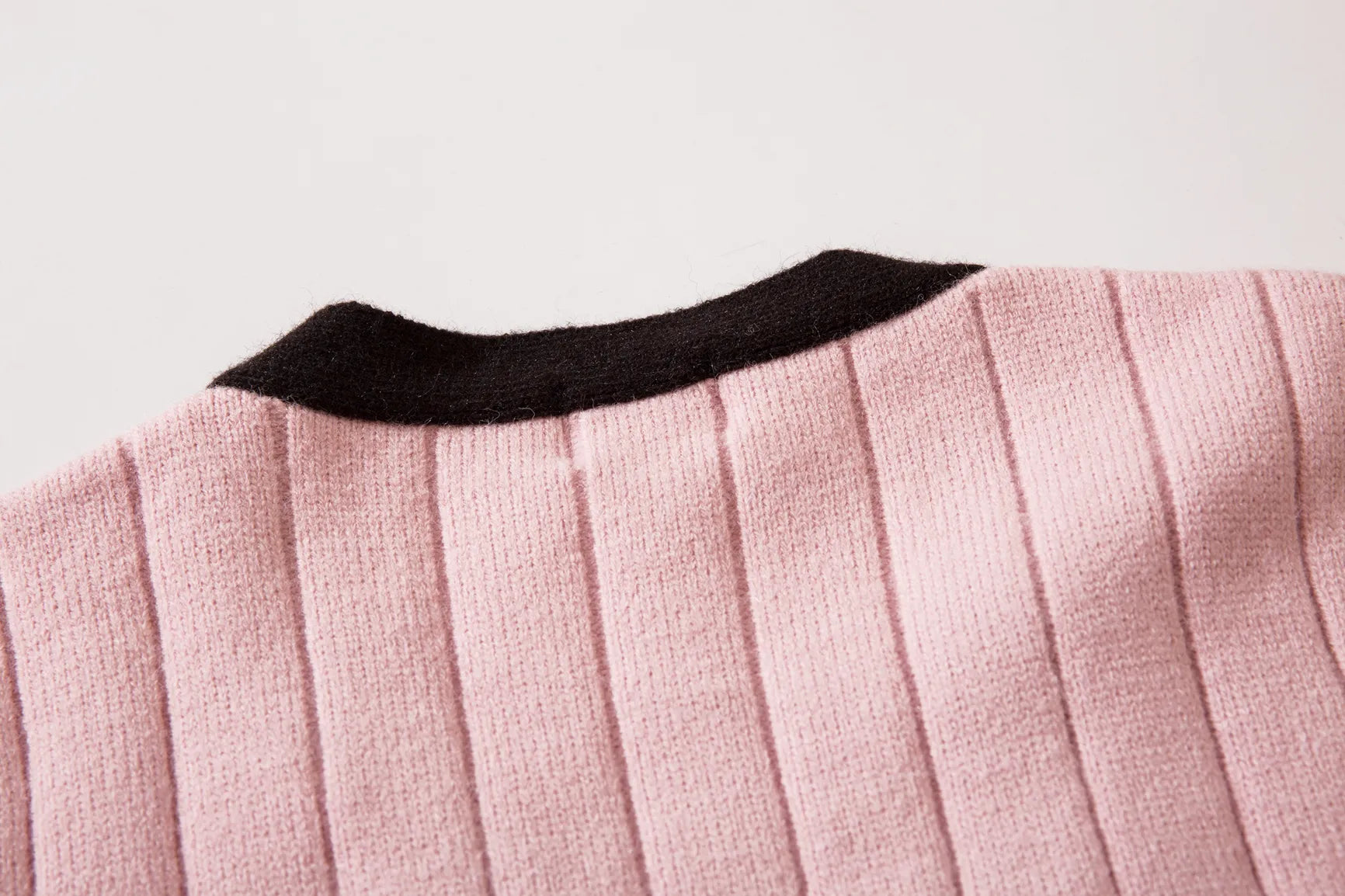 Knit Cardigan & Skirt Suit: Fashionable Autumn/Winter